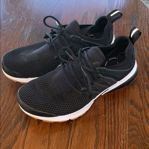 Womens nike air prestos in black and white